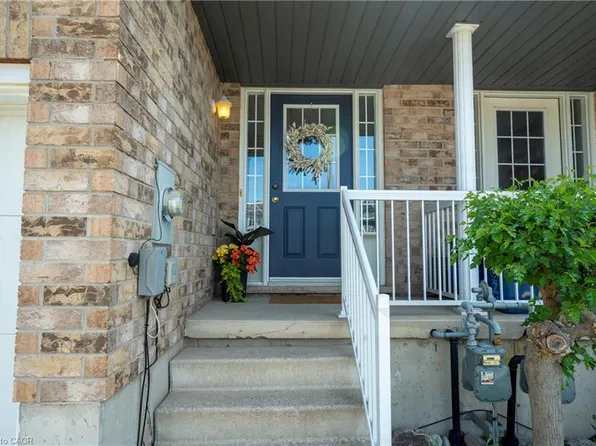 26 Chantilly St, Kitchener, ON N2R 1V6