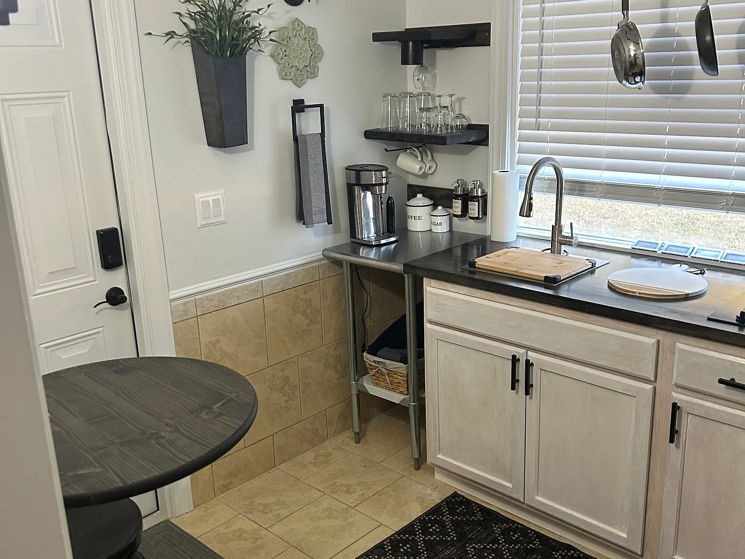 Studio, 400 sqft, $1,250 — Photo 4