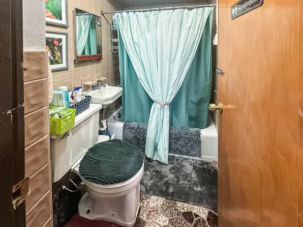 38 Van Reypen Street image 5 of 20