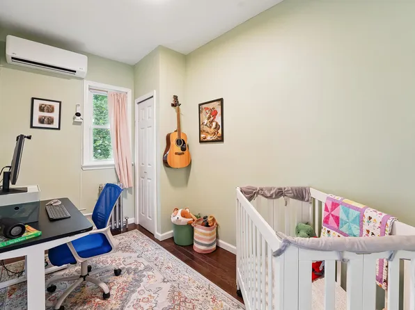 106 Griffith Street image 13 of 40