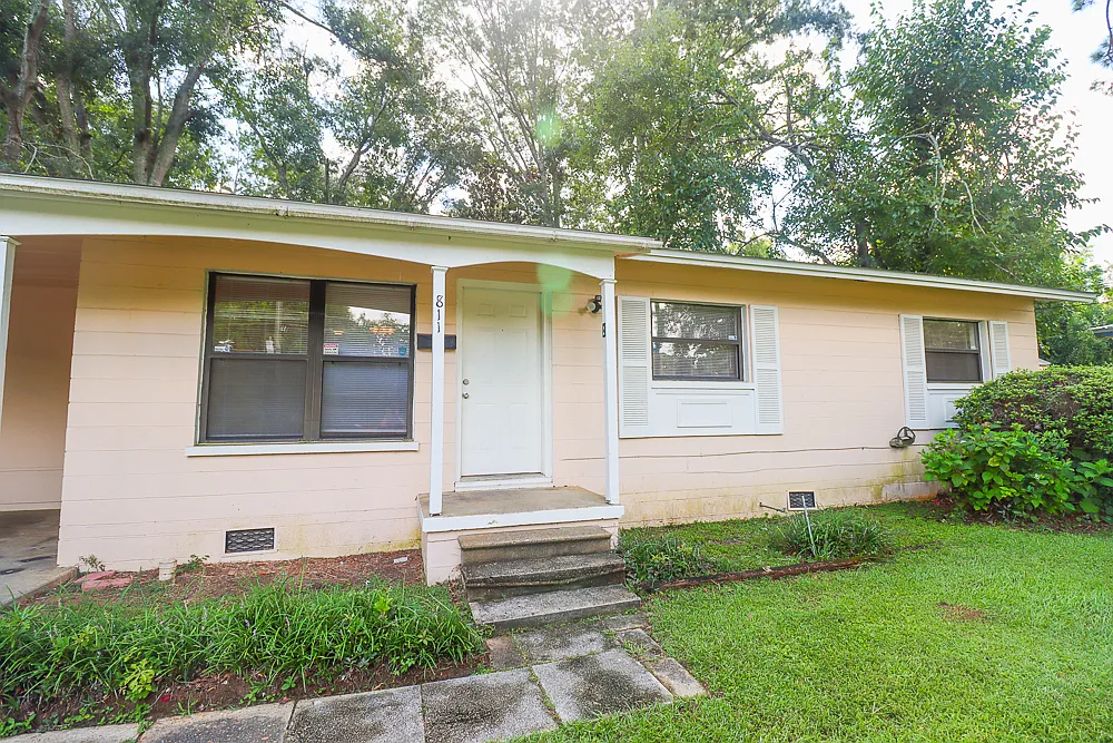 3 bed, 1050 sqft, $1,750 — Photo 1