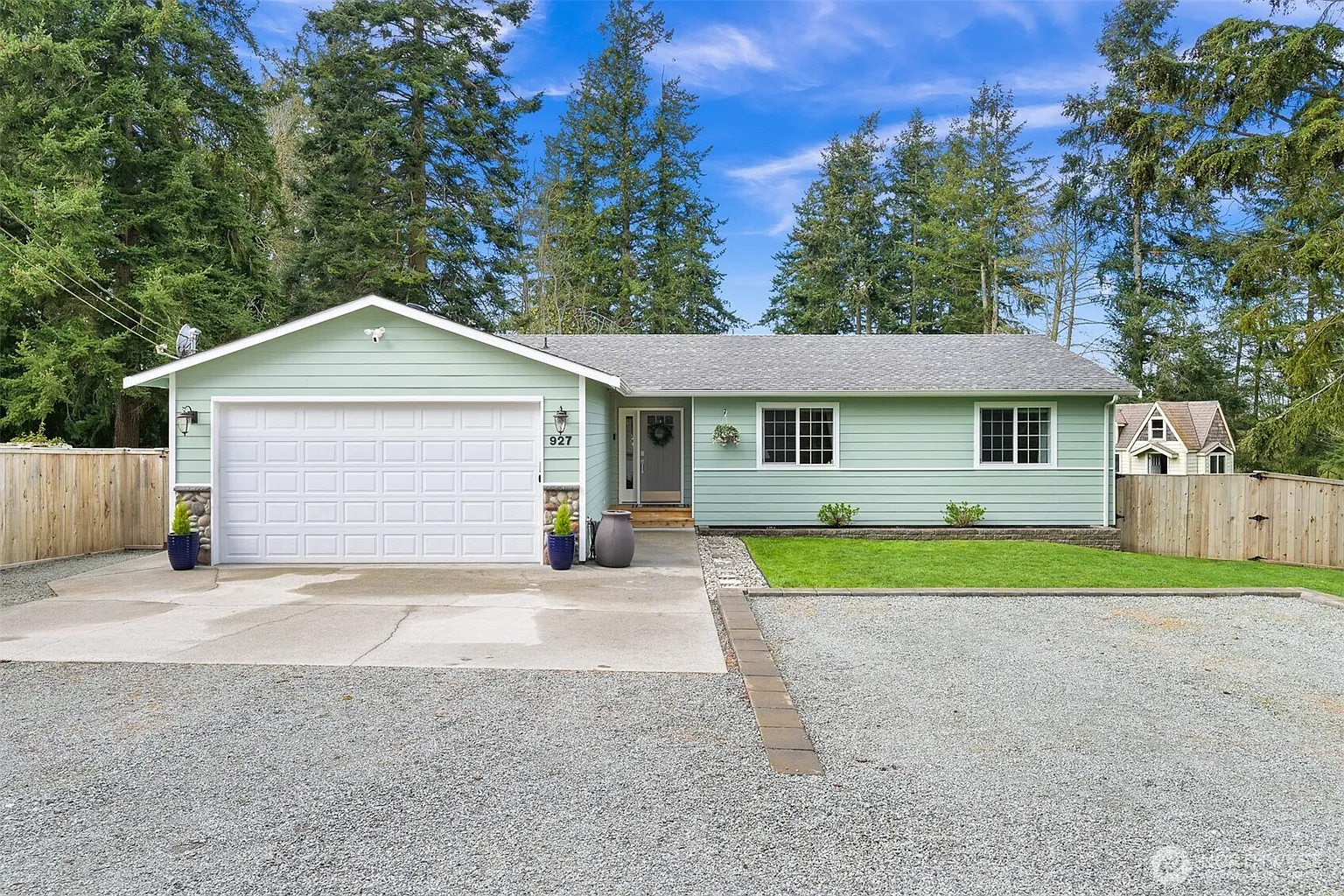 927 Valerie Drive photo 1