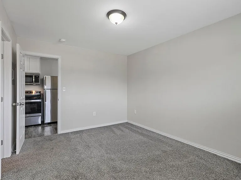 Oak Street Flats: Ranch Style Fully Remodeled Come Check Us Out — Photo 10