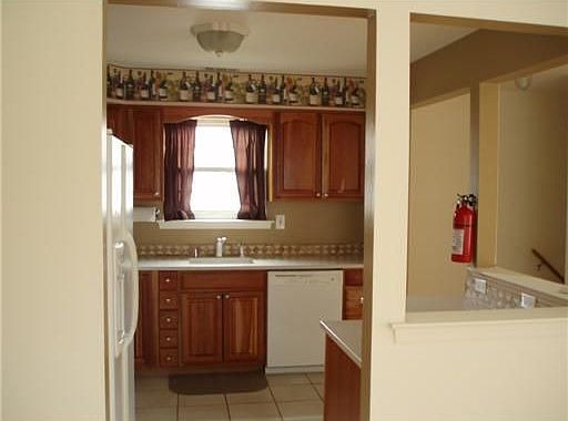 Kitchen - Silestone countertops