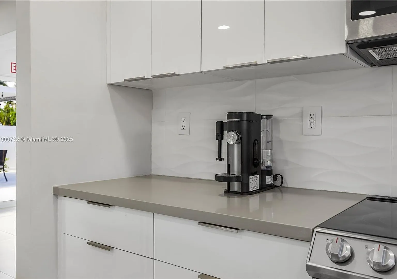 1104 N 13th Terrace, Hollywood, FL 33019 — Photo 2