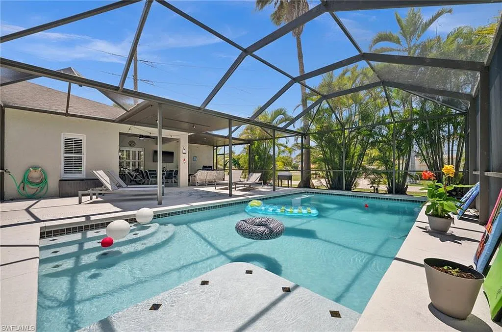 3 bed, 2.0 bath, 1718 sqft, $3,000 — Photo 1