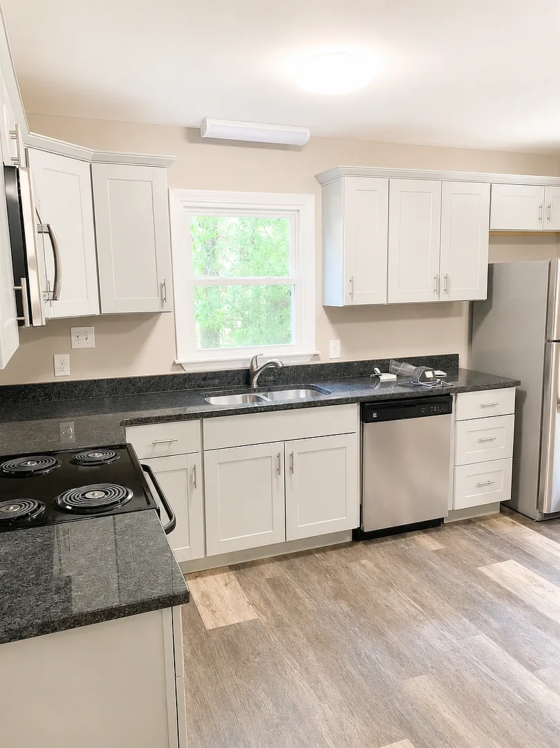 2 Bed 1 Bath Renovated Duplex — Photo 2