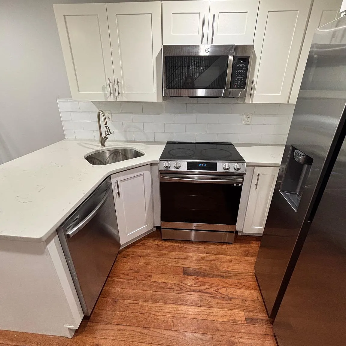 3 bed, 1000 sqft, $2,650 — Photo 3