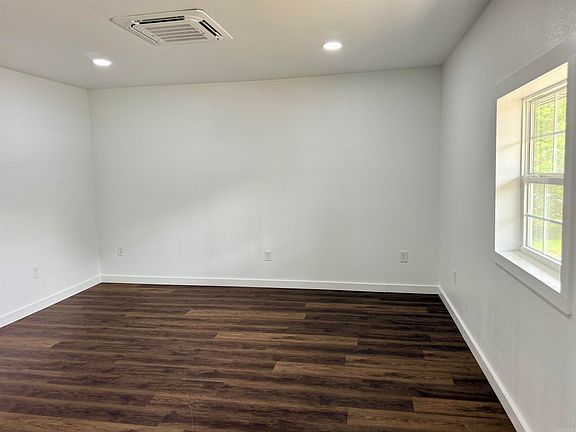 3rd image of 308 Oak St
