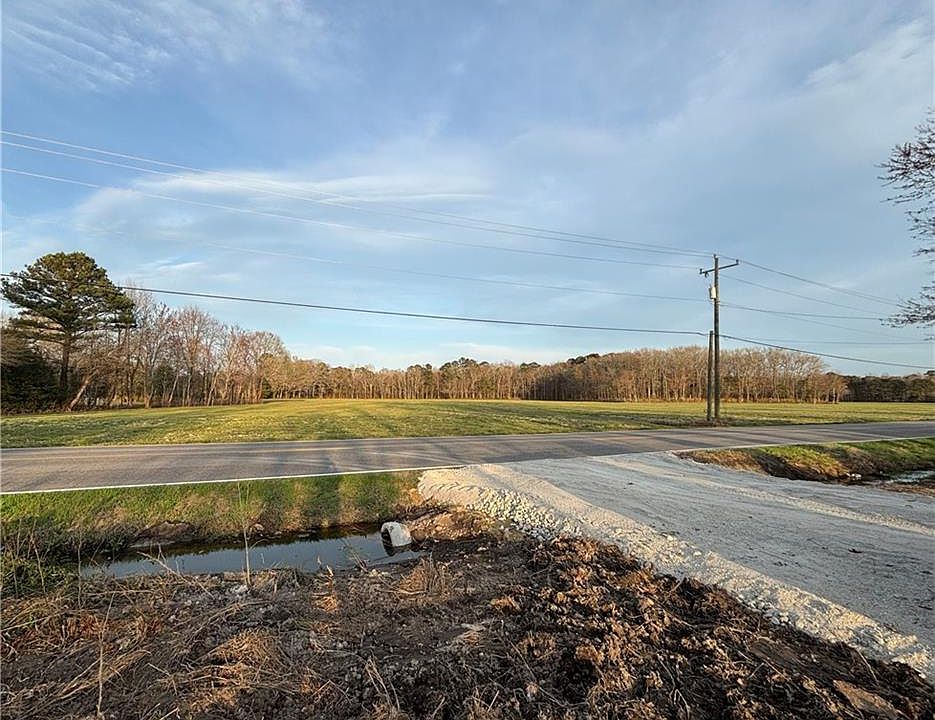 2nd image of 585 Princess Anne Rd