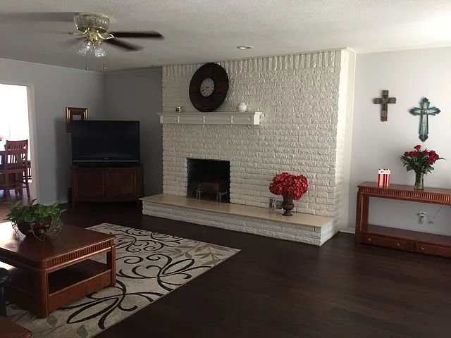 2 bed, 1500 sqft, $1,895 — Photo 2