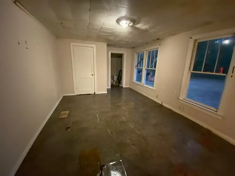 904 Eastland Ave — Photo 6