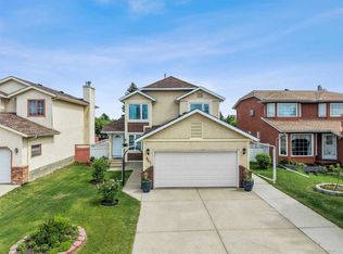 957 NW Applewood Dr SE, Calgary, AB T2A7M7