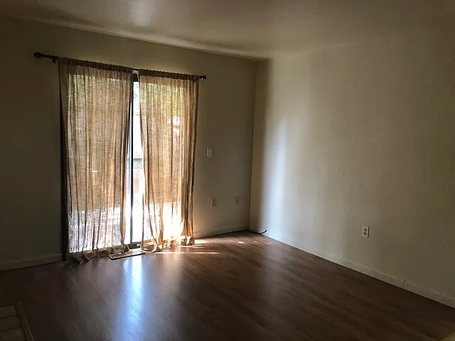 3 bedroom 2 bath Mountain Shadow Square — Photo 3