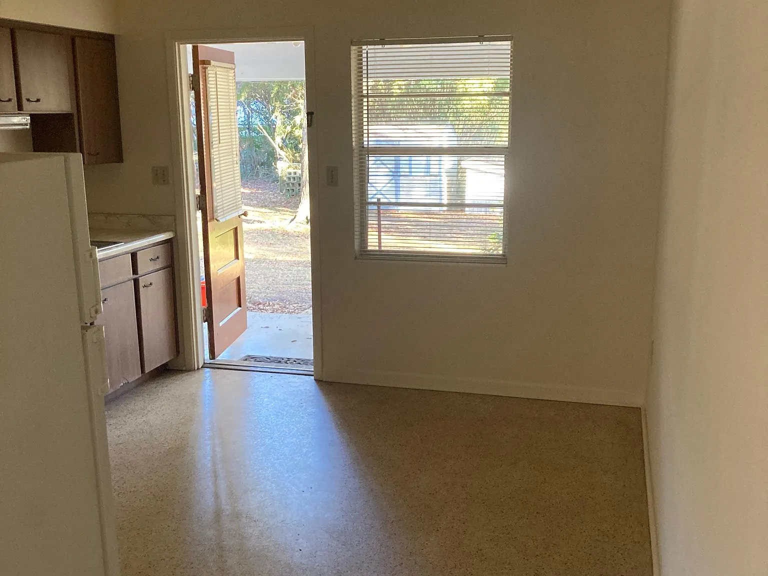 2 bed, 900 sqft, $1,800 — Photo 4
