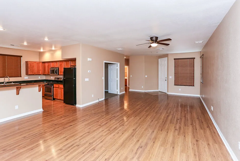3 bed, 3.0 bath, 2464 sqft, $3,550 — Photo 3