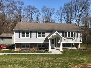 115 W Woods Rd, Hamden, CT 06518
