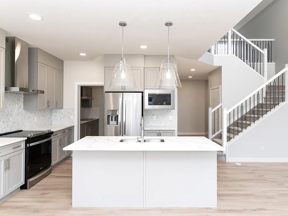 1st image of 2030 13a Ave NW