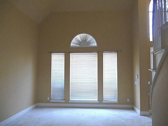 2nd image of 2708 Northview Dr