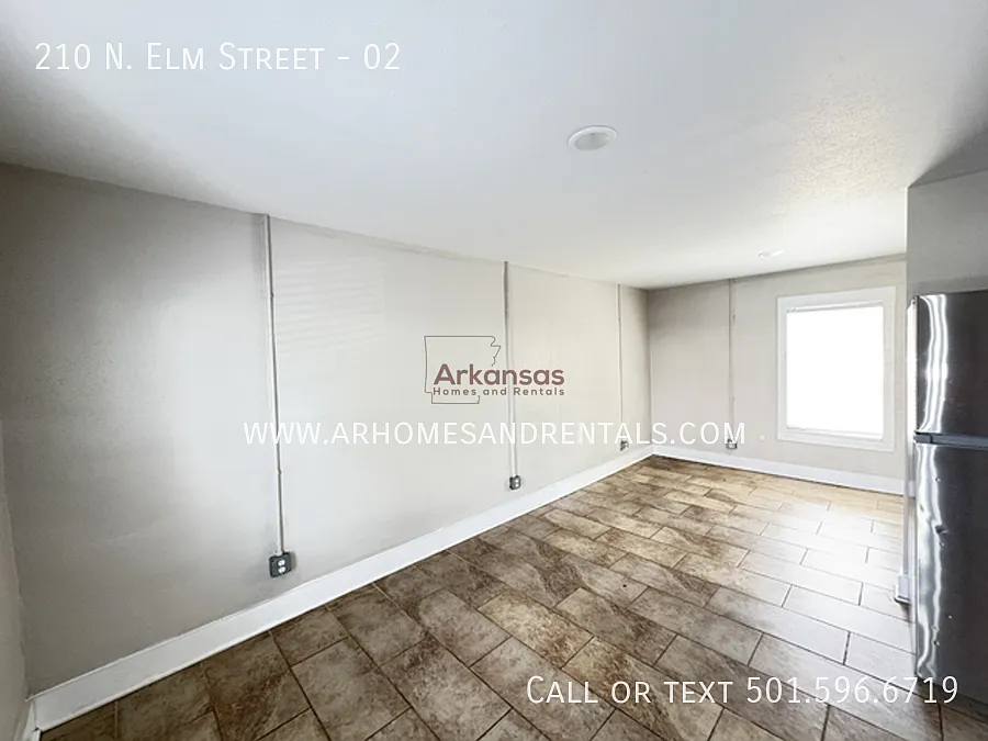 210 N. Elm Street - Unit 02 | 1 Bedroom | 1 Bathroom 1/2 Off First Month's Rent Special — Photo 2