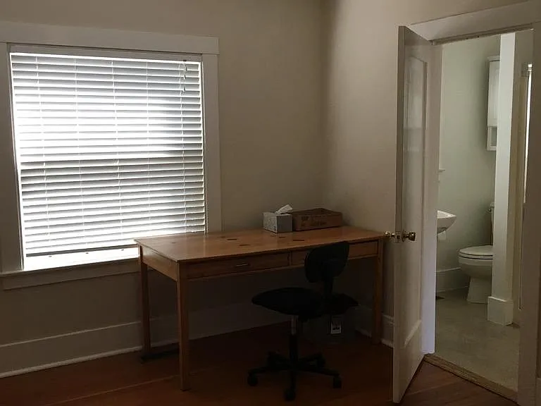 884 College Ave — Photo 12