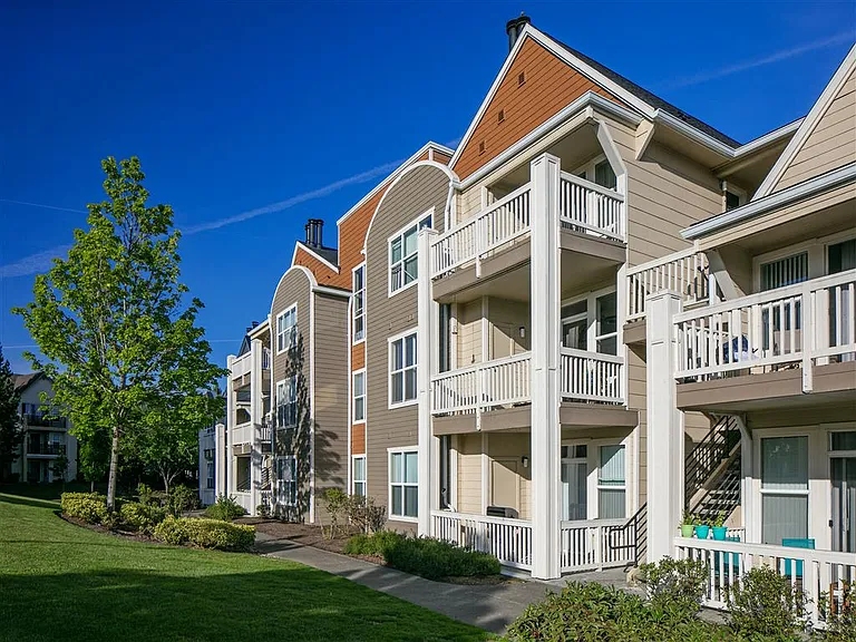 Center Pointe Apartment Homes — Photo 5