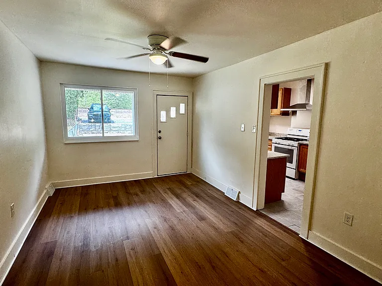 2632 Library Rd — Photo 7
