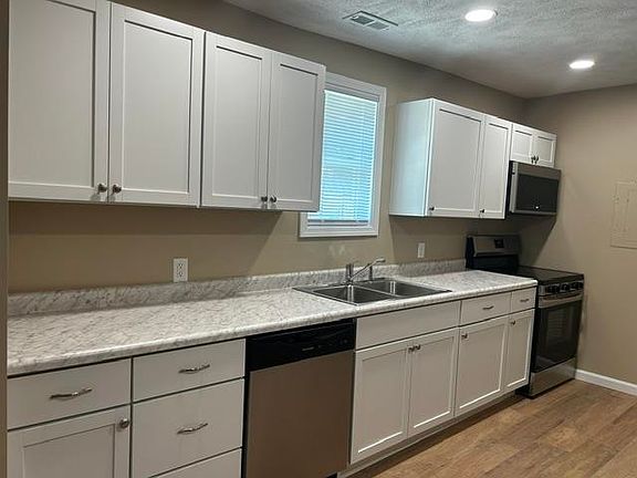3rd image of 1112 E 5th St
