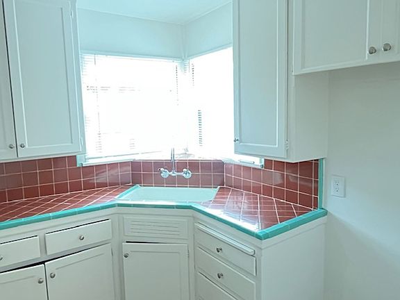 4th image of 320-358 S Clark St #1adefb6aa