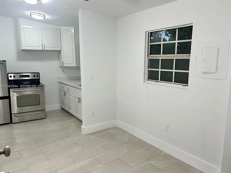 261 NW 49th St #C — Photo 5