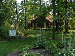 21225 S Park Dr, Fairview Park, OH