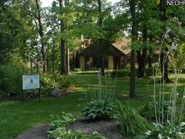 21225 S Park Dr, Fairview Park, OH 44126