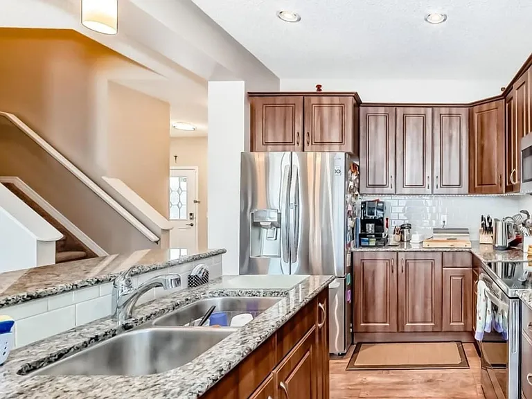 Anthony Cres SW — Photo 2