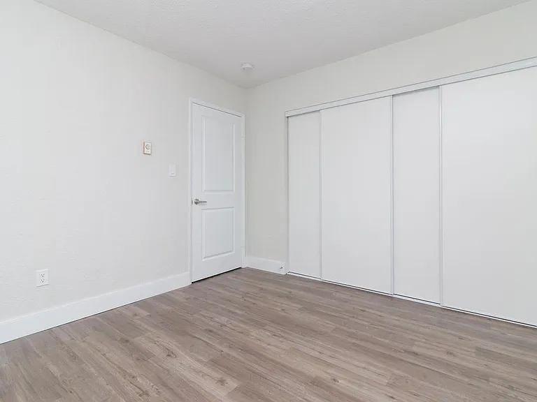 1017 Queens Ave #306 — Photo 1