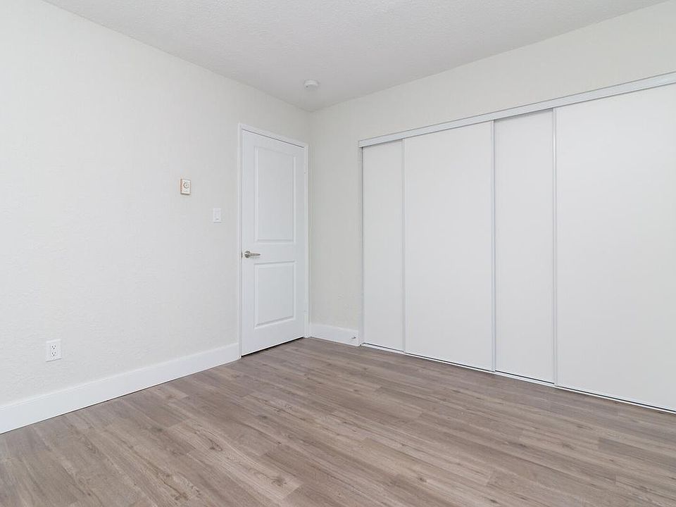 1st image of 1017 Queens Ave #306