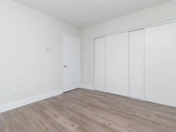 1017 Queens Ave #306, Victoria, BC V8T 1M7