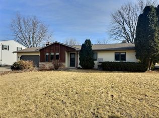 1280 N Oakwood Rd, Oshkosh, WI 54904