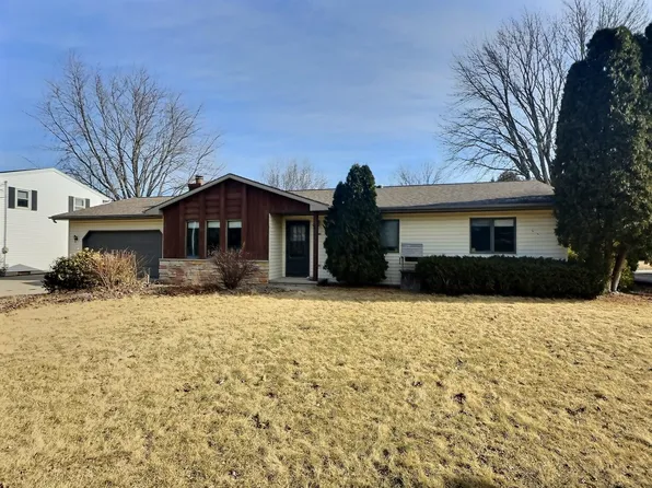 1280 N Oakwood Rd, Oshkosh, WI 54904