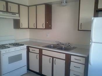 2nd image of 3308 Wellesley Ct NE