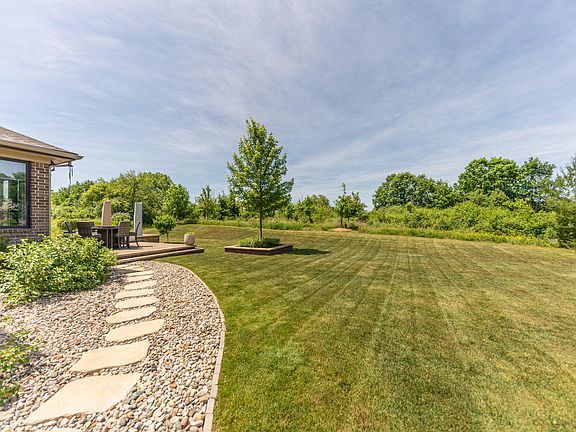 4th image of 2376 Westbrooke Cir S