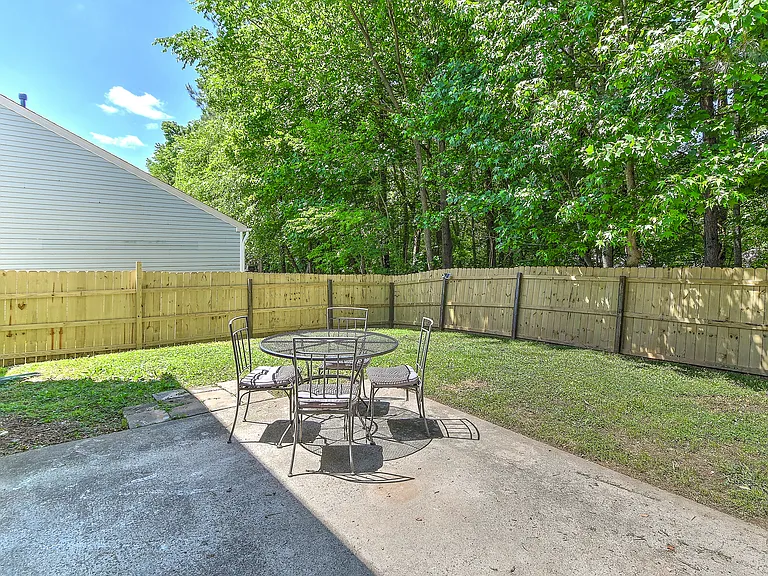 9819 Aventide Ln — Photo 42
