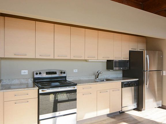 2nd image of 925 W Huron St APT 524