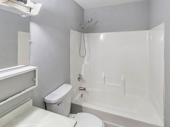 405 E Reed St #22, Braidwood, IL 60408