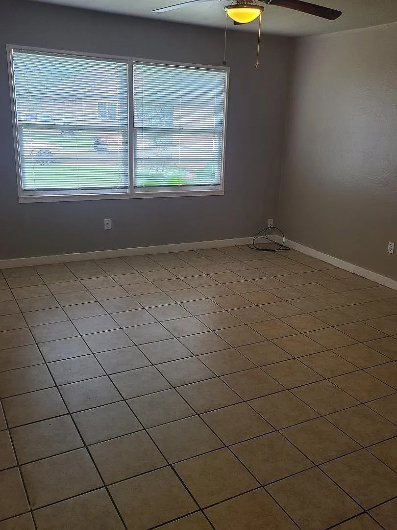 4 bed, 1.0 bath, $2,000 — Photo 4