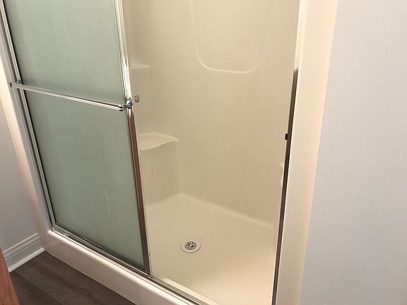 Shower Master Batroom