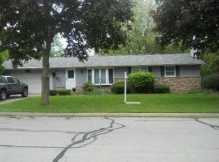 1170 Sandra Ln, Green Bay, WI 54304