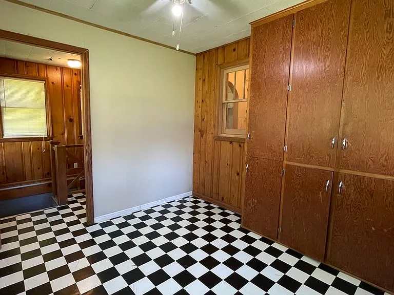 1413 Center St — Photo 24