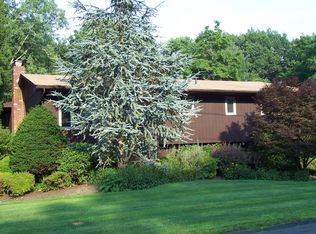 99 Tennyson Dr, Nanuet, NY 10954