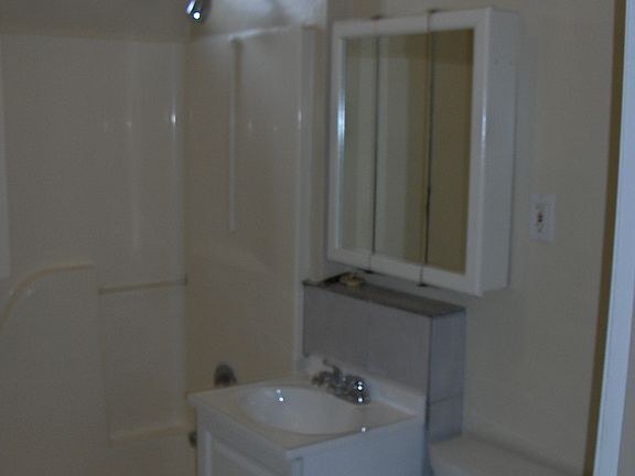 971 Margaret St. - bathroom