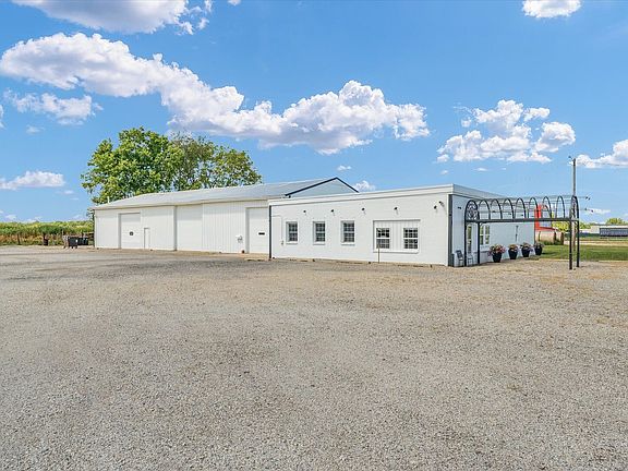 4th image of 176 S Henning Rd